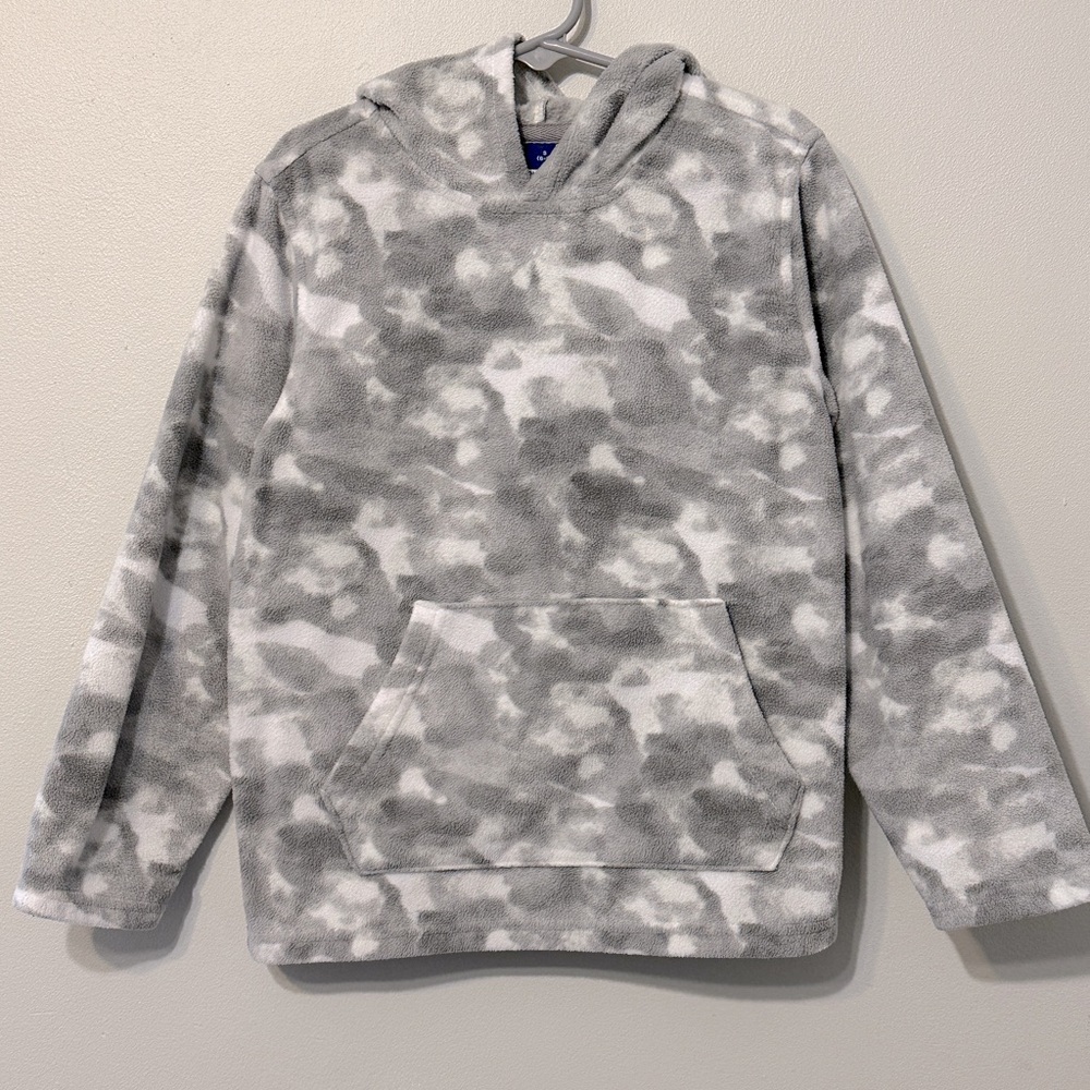 Old Navy Boys Gray Camo Color Pullover Hoodie in Size Small 6-7)